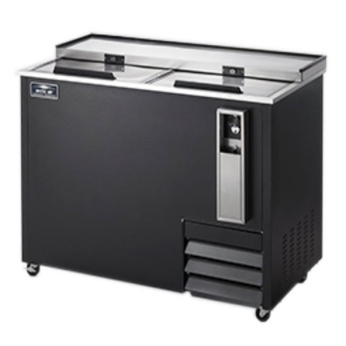 Arctic Air AUB50R 49 1/2" Black Horizontal Bottle Cooler Arctic Air AUB50R 49 1/2" Black Horizontal Bottle Cooler